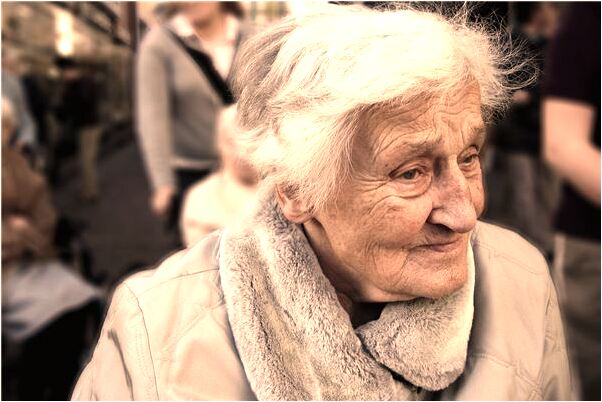 夢見雞吃稻穀是什麼意思_周公解夢官網